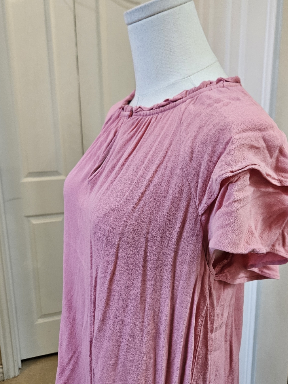 Old Navy Women’s Pink Flutter Sleeve Blouse – Size Medium - Picture 6 of 11